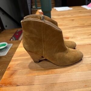Vero Cuoio Brown Suede Ankle Booties